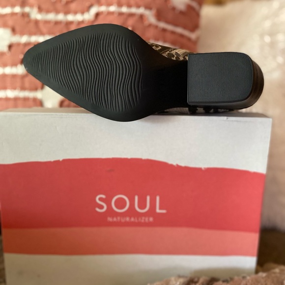 Soul Naturalizer snake skin booties - New In Box - size 8.5 - Picture 2 of 4